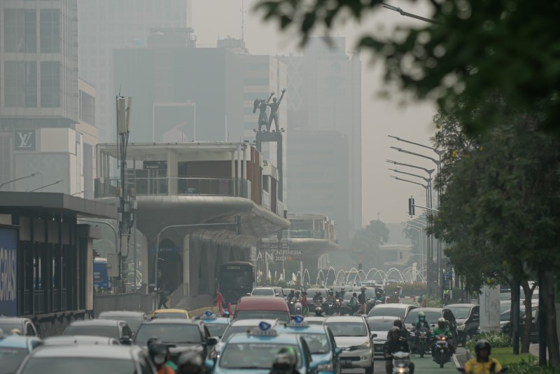 Pemandangan polusi udara di kota metro jakarta